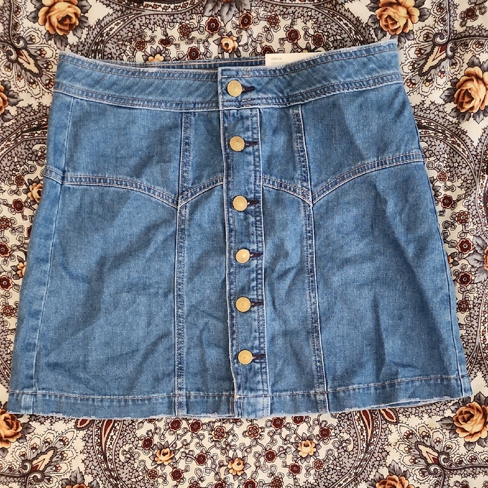 American Eagle Outfitters Blue Denim Mini Skirt with Gold Buttons – Size 6